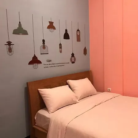 Roomz Budget Residence-2